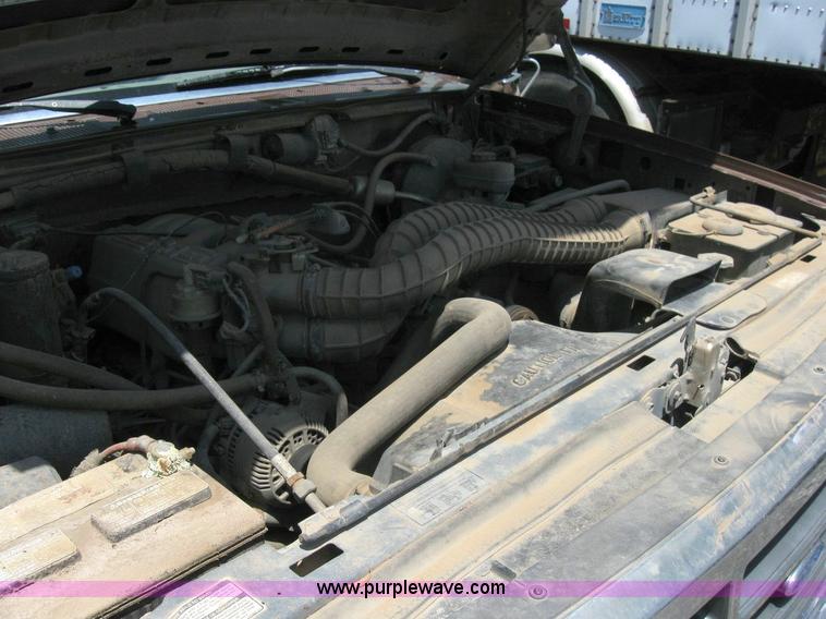 image for item 4298 1993 Ford F150 pickup truck