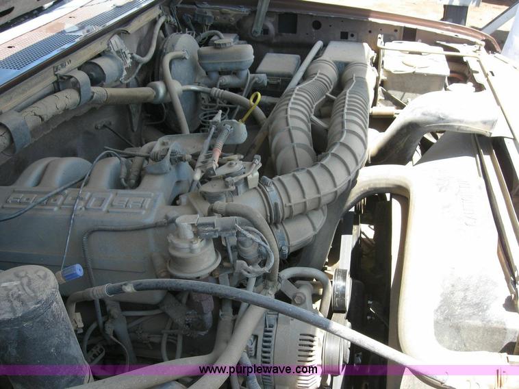 image for item 4298 1993 Ford F150 pickup truck