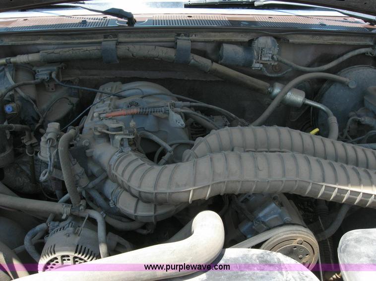 image for item 4298 1993 Ford F150 pickup truck