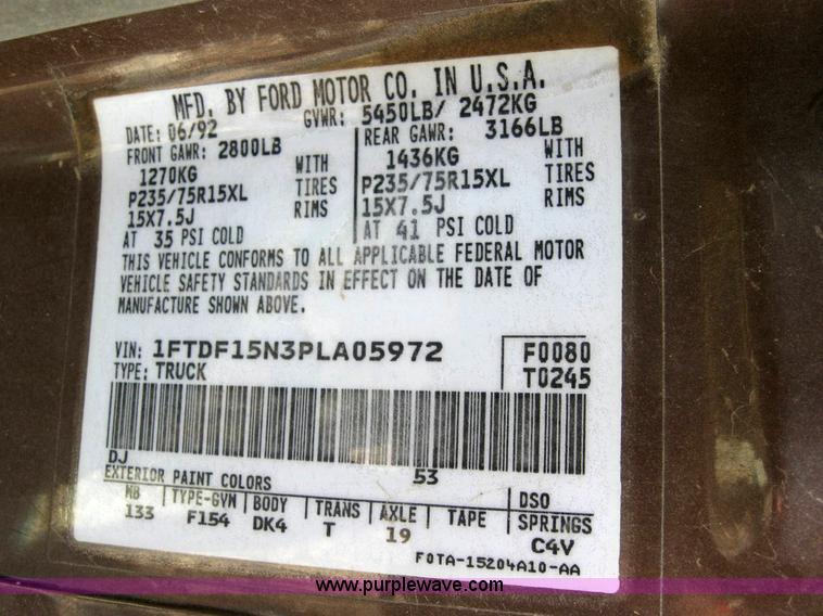 image for item 4298 1993 Ford F150 pickup truck