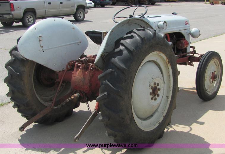 image for item 4640 1954 Ford 8N tractor
