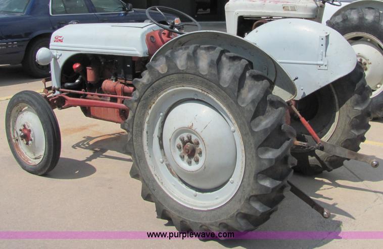 image for item 4640 1954 Ford 8N tractor
