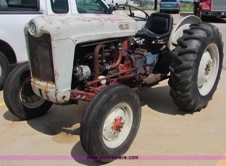 image for item 4641 1964 Ford tractor