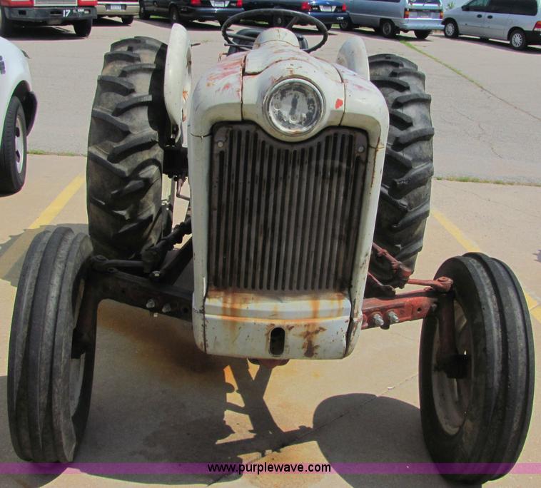 image for item 4641 1964 Ford tractor