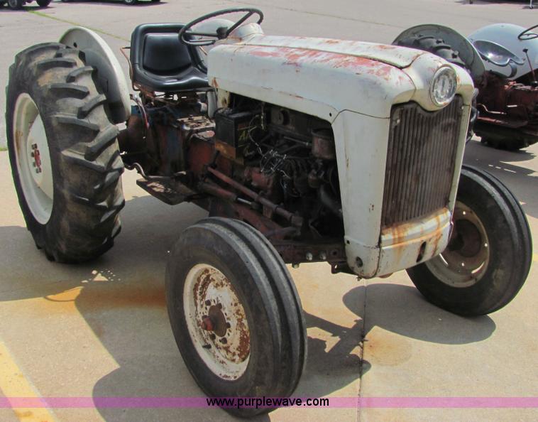 image for item 4641 1964 Ford tractor