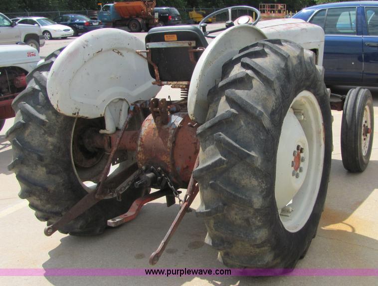image for item 4641 1964 Ford tractor