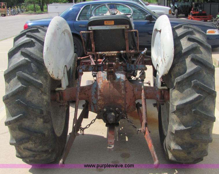 image for item 4641 1964 Ford tractor