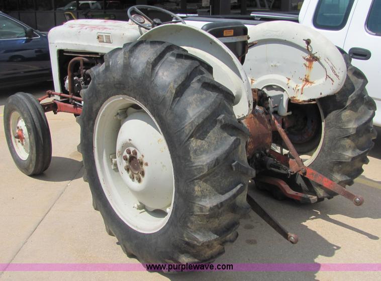 image for item 4641 1964 Ford tractor