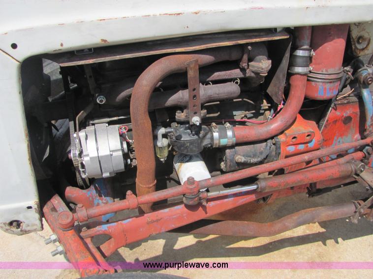 image for item 4641 1964 Ford tractor