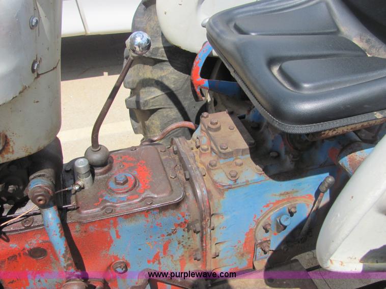 image for item 4641 1964 Ford tractor