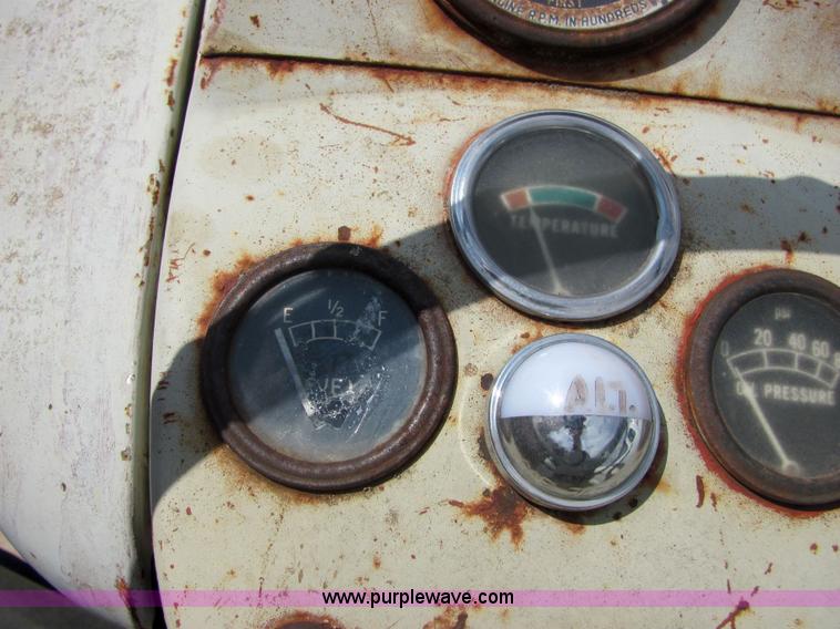 image for item 4641 1964 Ford tractor