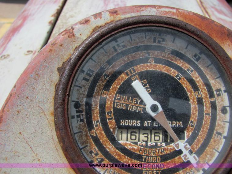 image for item 4641 1964 Ford tractor