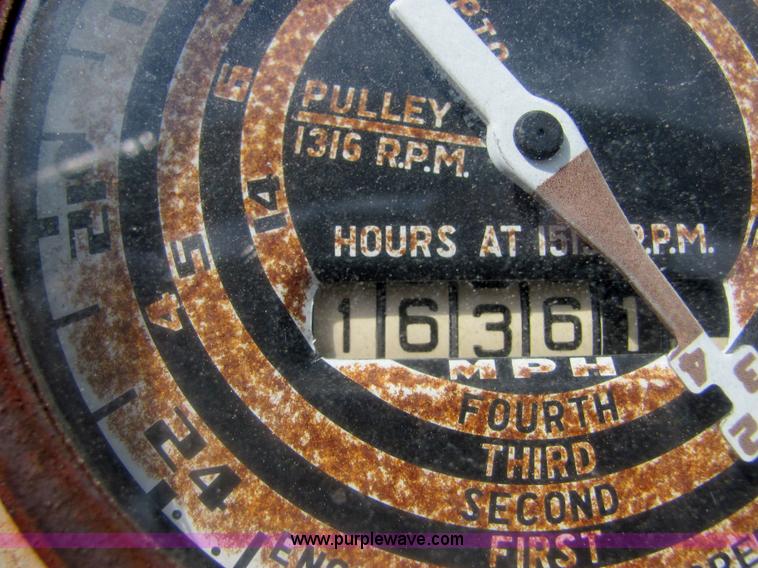 image for item 4641 1964 Ford tractor