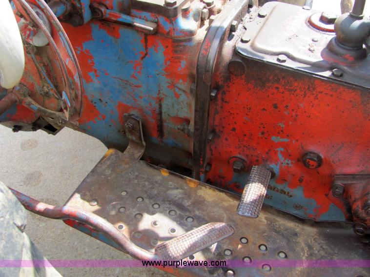 image for item 4641 1964 Ford tractor