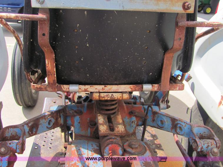image for item 4641 1964 Ford tractor