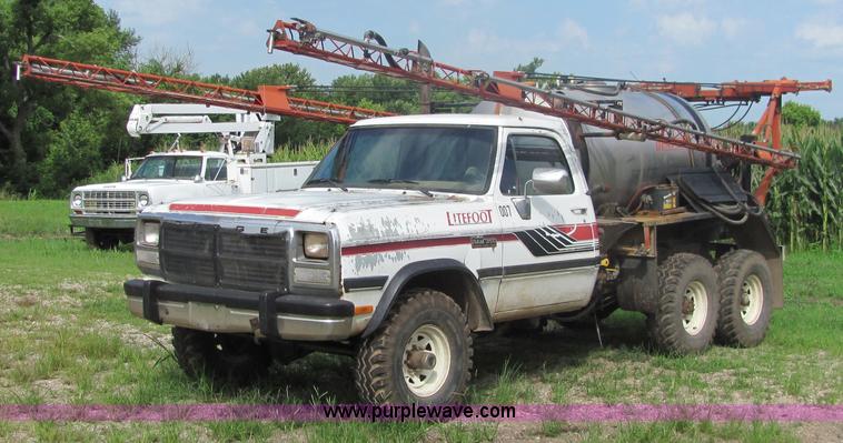 image for item 4723 1993 Dodge Power Ram W-350 LE lite foot sprayer