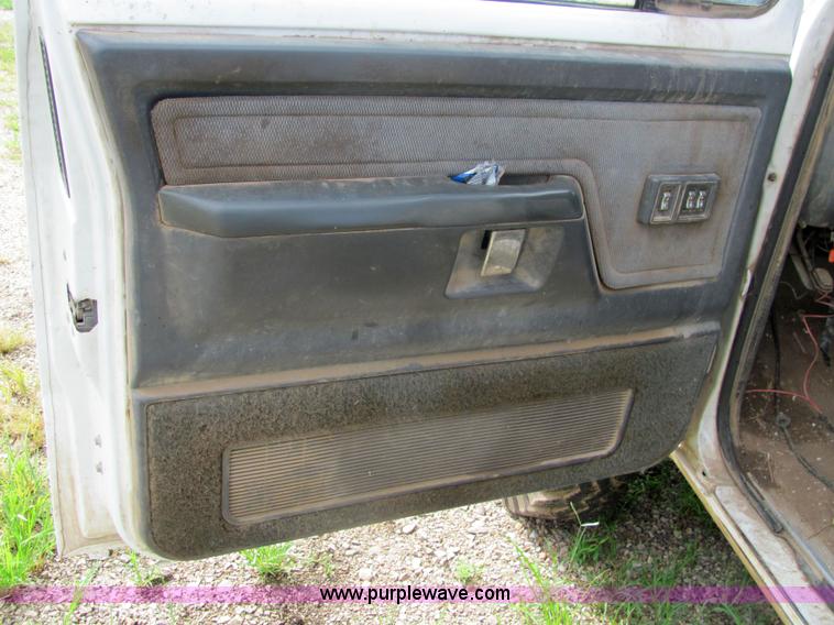 image for item 4723 1993 Dodge Power Ram W-350 LE lite foot sprayer