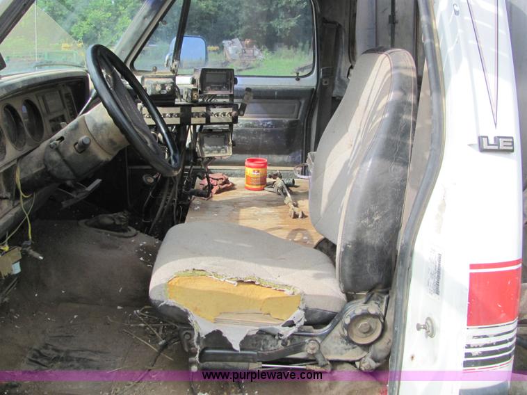 image for item 4723 1993 Dodge Power Ram W-350 LE lite foot sprayer