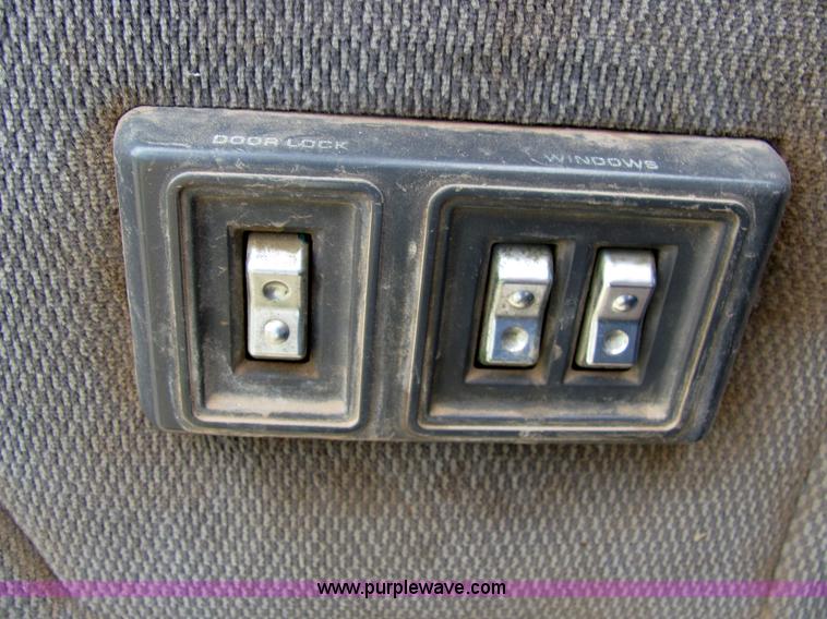 image for item 4723 1993 Dodge Power Ram W-350 LE lite foot sprayer