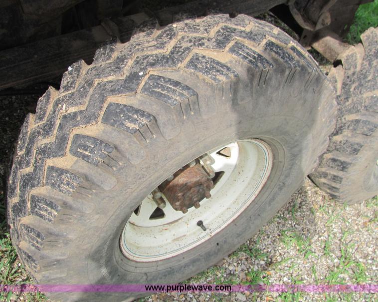 image for item 4723 1993 Dodge Power Ram W-350 LE lite foot sprayer