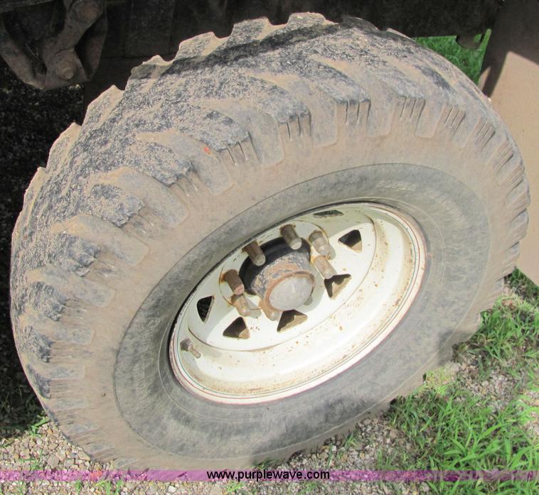 image for item 4723 1993 Dodge Power Ram W-350 LE lite foot sprayer