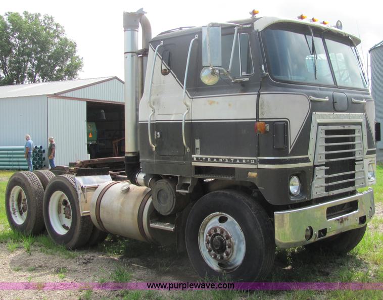 image for item 4724 1977 International Transtar II semi truck