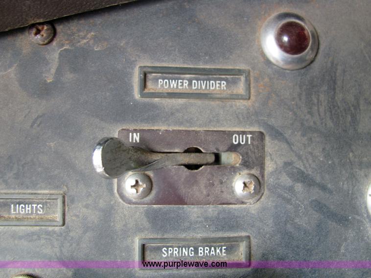 image for item 4724 1977 International Transtar II semi truck