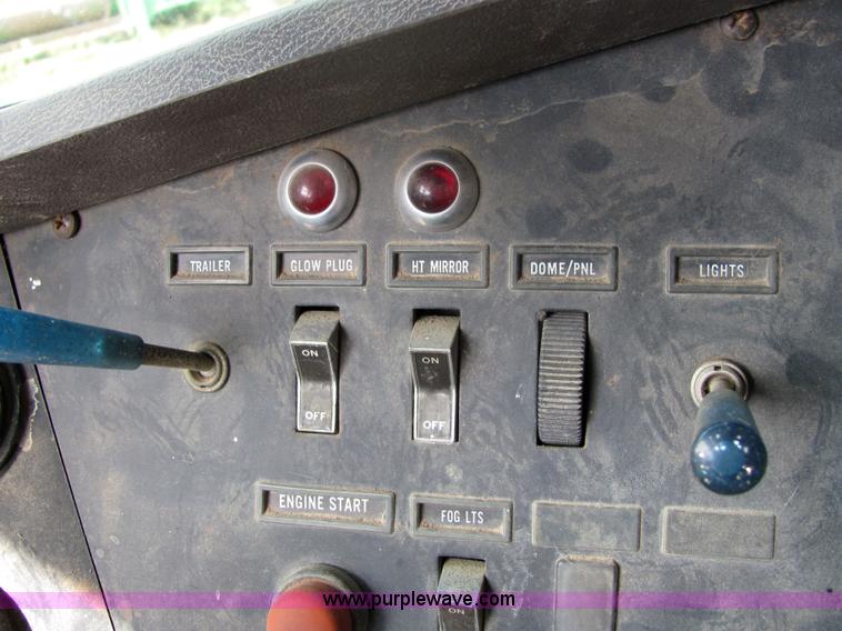 image for item 4724 1977 International Transtar II semi truck