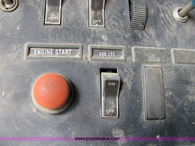 image for item 4724 1977 International Transtar II semi truck