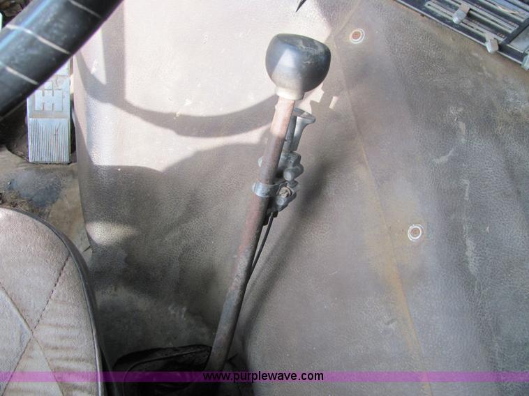 image for item 4724 1977 International Transtar II semi truck