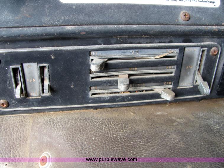 image for item 4724 1977 International Transtar II semi truck