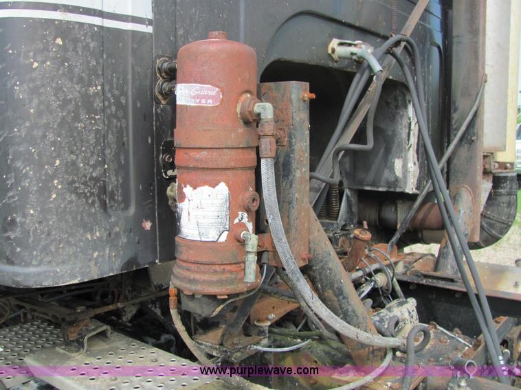 image for item 4724 1977 International Transtar II semi truck