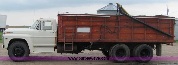 image for item 6513 1969 Ford 600 grain truck