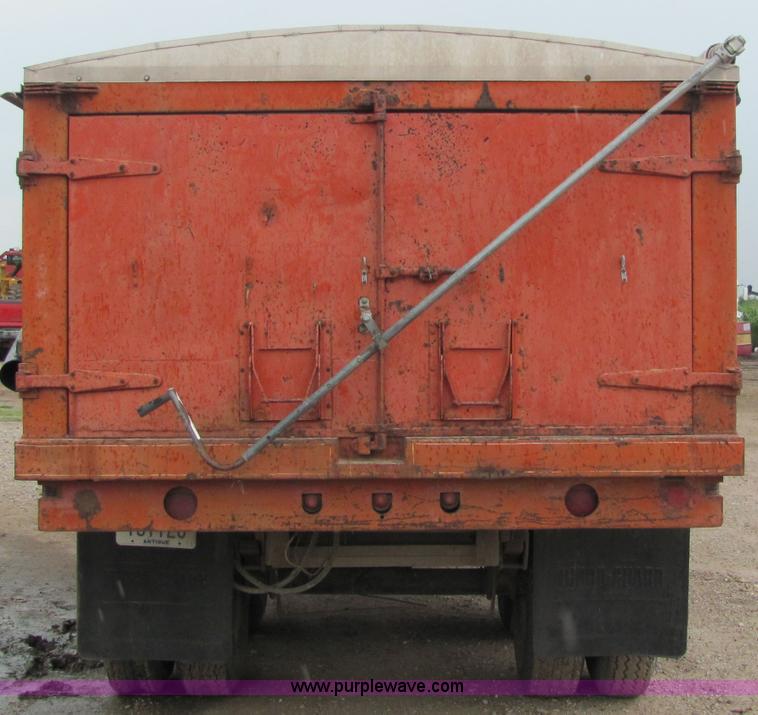 image for item 6513 1969 Ford 600 grain truck
