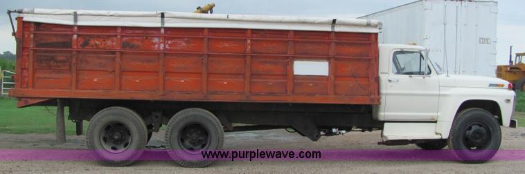image for item 6513 1969 Ford 600 grain truck