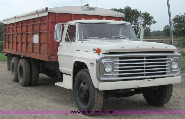 image for item 6513 1969 Ford 600 grain truck