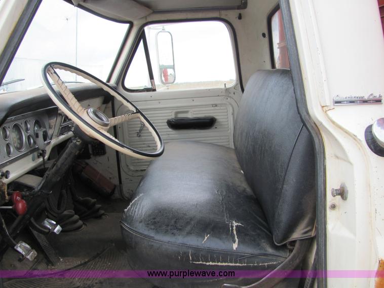 image for item 6513 1969 Ford 600 grain truck