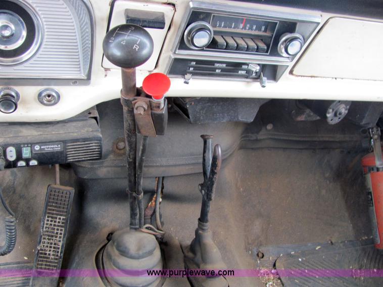 image for item 6513 1969 Ford 600 grain truck