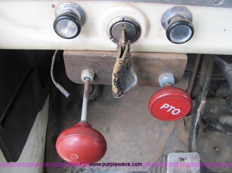 image for item 6513 1969 Ford 600 grain truck