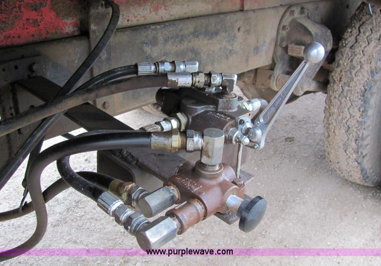 image for item 6513 1969 Ford 600 grain truck