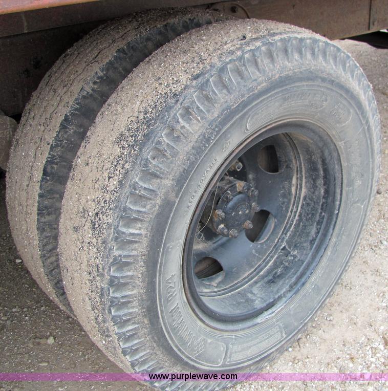 image for item 6513 1969 Ford 600 grain truck