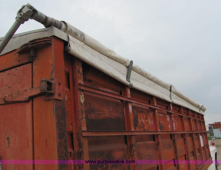 image for item 6513 1969 Ford 600 grain truck