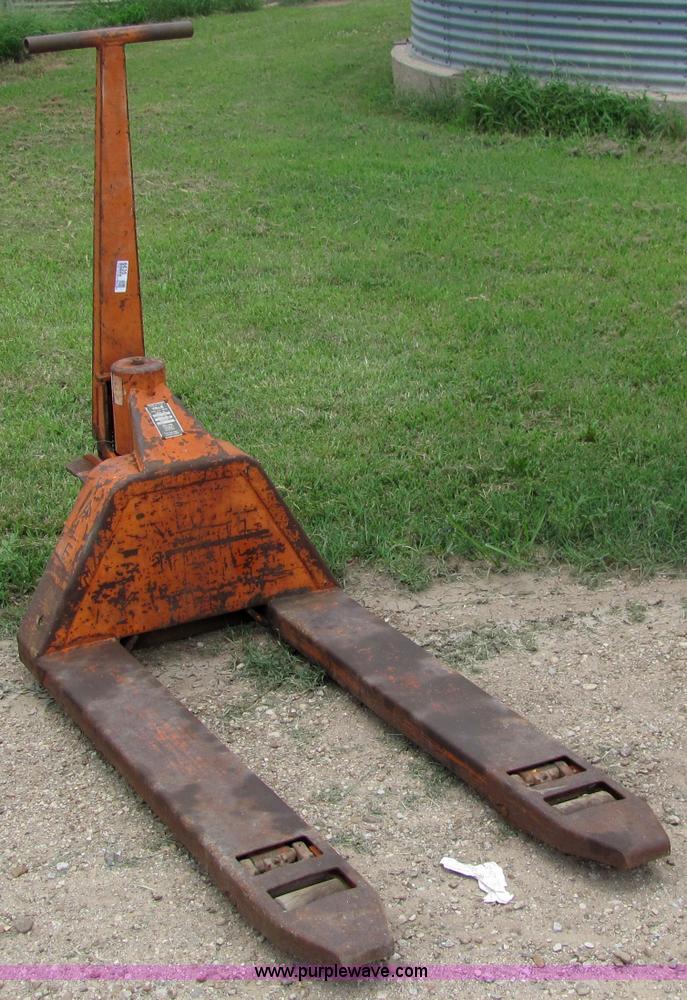 image for item 6635 Yale pallet jack