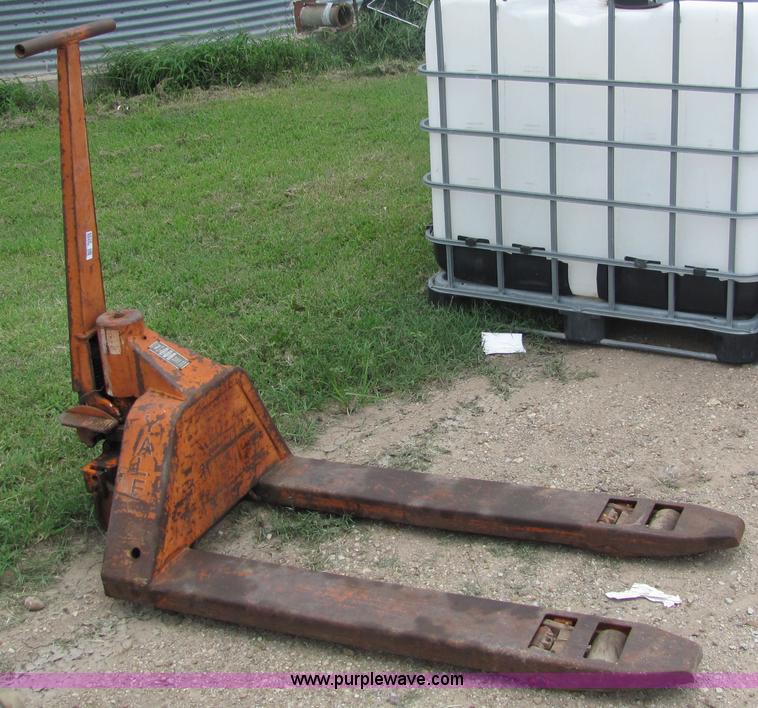 image for item 6635 Yale pallet jack