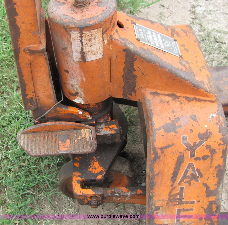 image for item 6635 Yale pallet jack