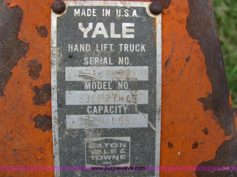 image for item 6635 Yale pallet jack