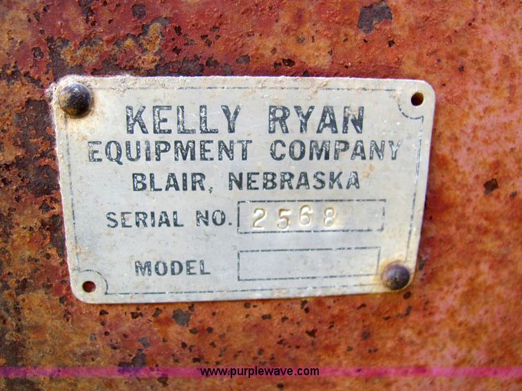 image for item 6648 Kelly Ryan Feed-R-wagon