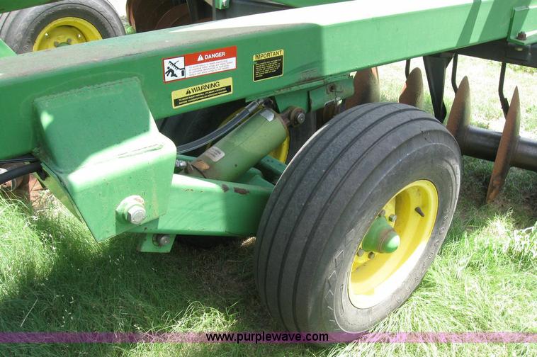 image for item 6871 John Deere 650 double offset disk