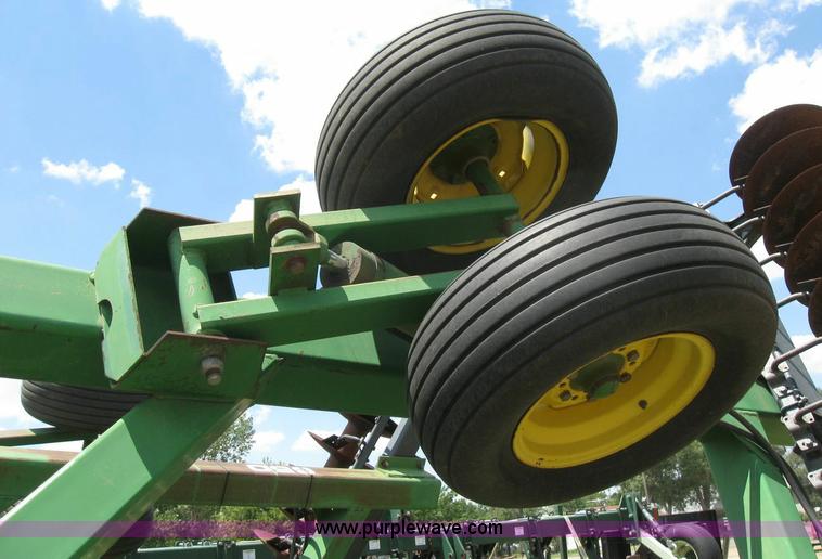 image for item 6871 John Deere 650 double offset disk