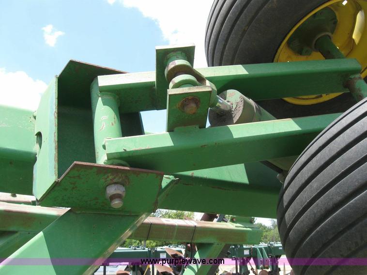 image for item 6871 John Deere 650 double offset disk